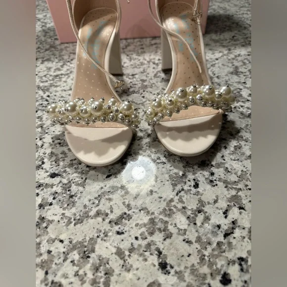 Kate Spade ♠️ Rosa Pearl leather Heels. - Picture 7 of 17